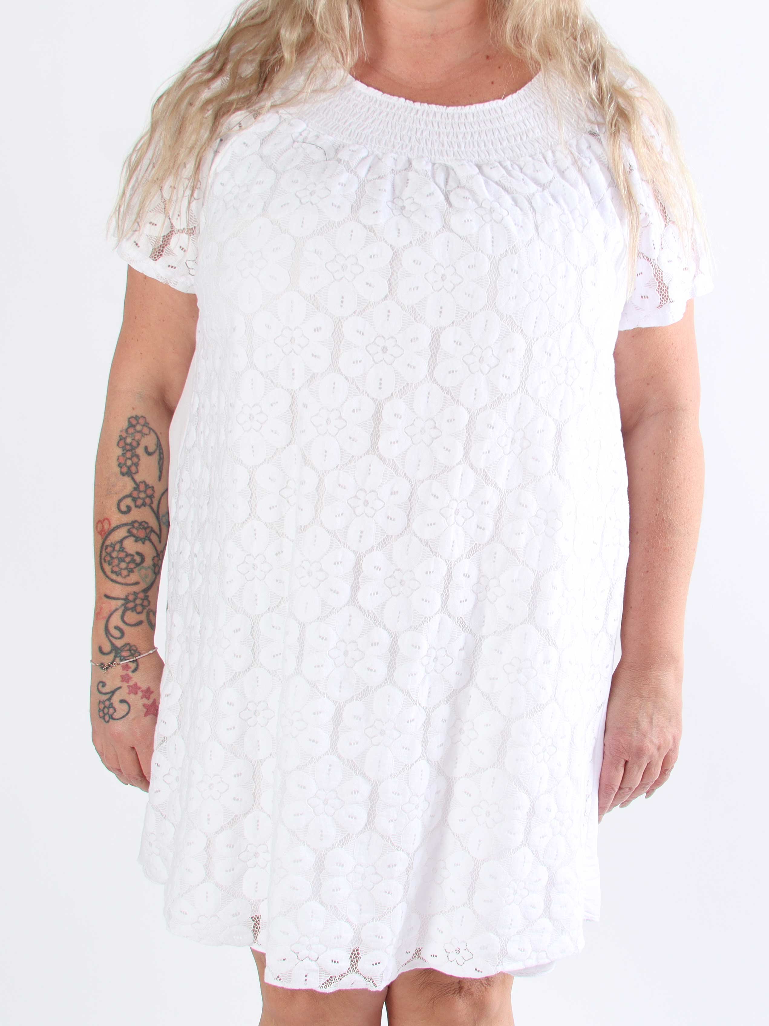 Fjola - Plus size tunikakjole i bomuld med blonder foran